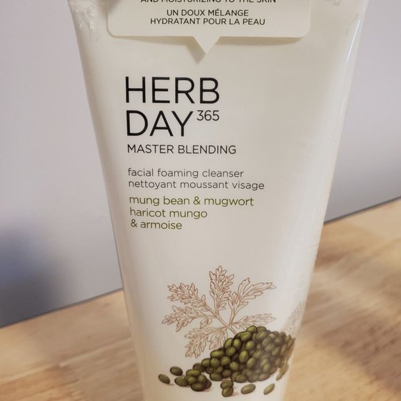 3X The Face Shop Herb Day Master Blending Cleanser, Aloe, Peach & Mung Bean - Picture 2 of 5